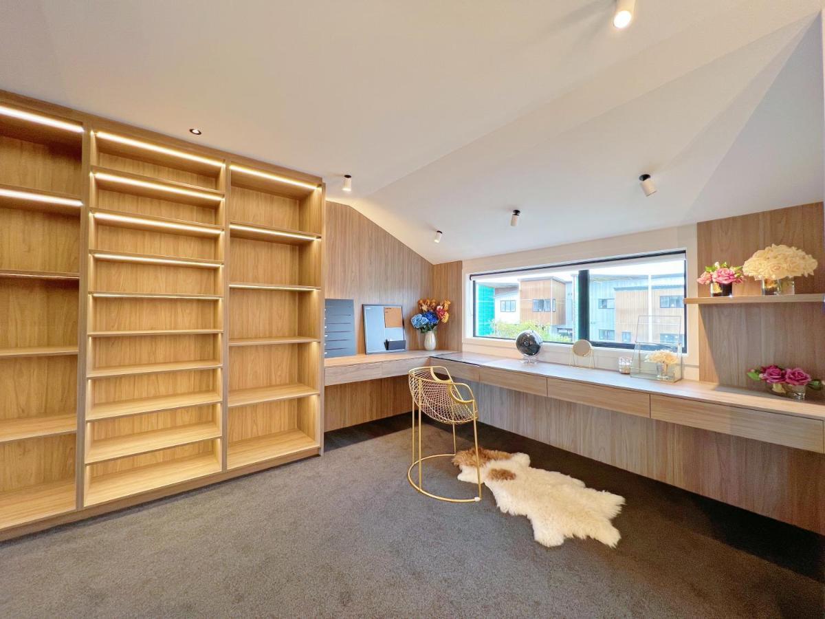 Вилла Elegant Beach House In Long Bay Окленд Экстерьер фото