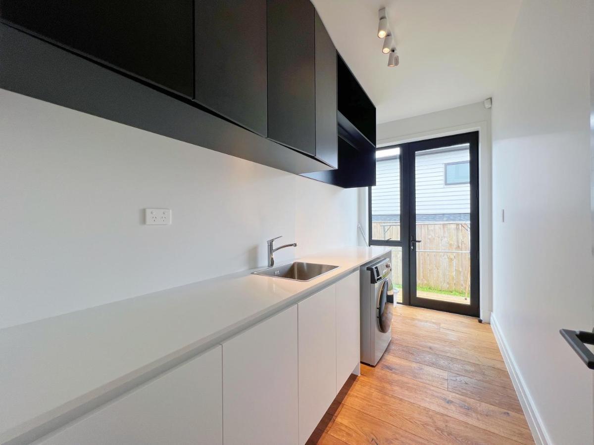 Вилла Elegant Beach House In Long Bay Окленд Экстерьер фото