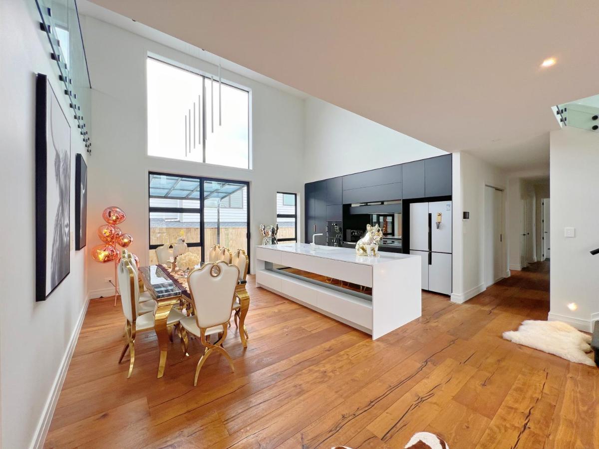 Вилла Elegant Beach House In Long Bay Окленд Экстерьер фото