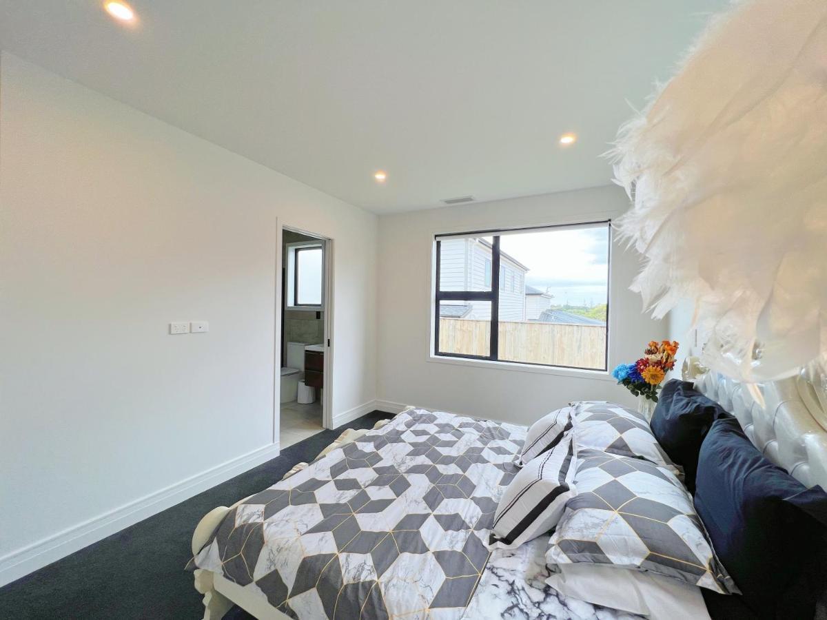 Вилла Elegant Beach House In Long Bay Окленд Экстерьер фото